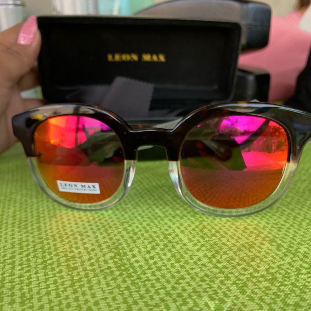 Leon max winny tort fade. NEW